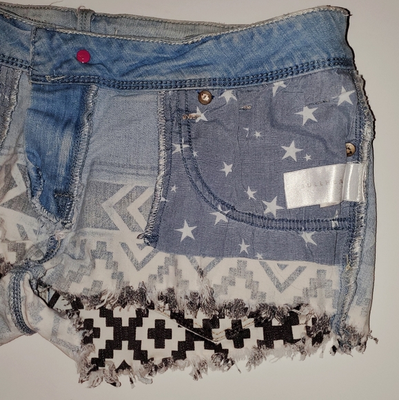 Bullhead Denim Co. Frayed Short Shorts - Picture 6 of 7